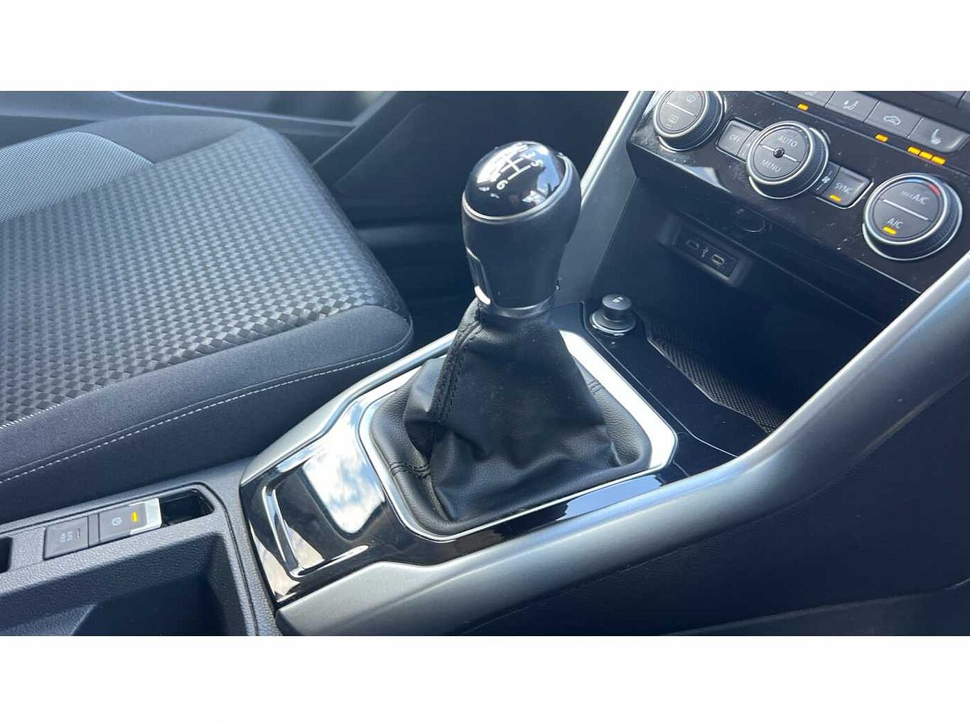 Volkswagen T-ROC 2017 1.0 TSI Active 110PS