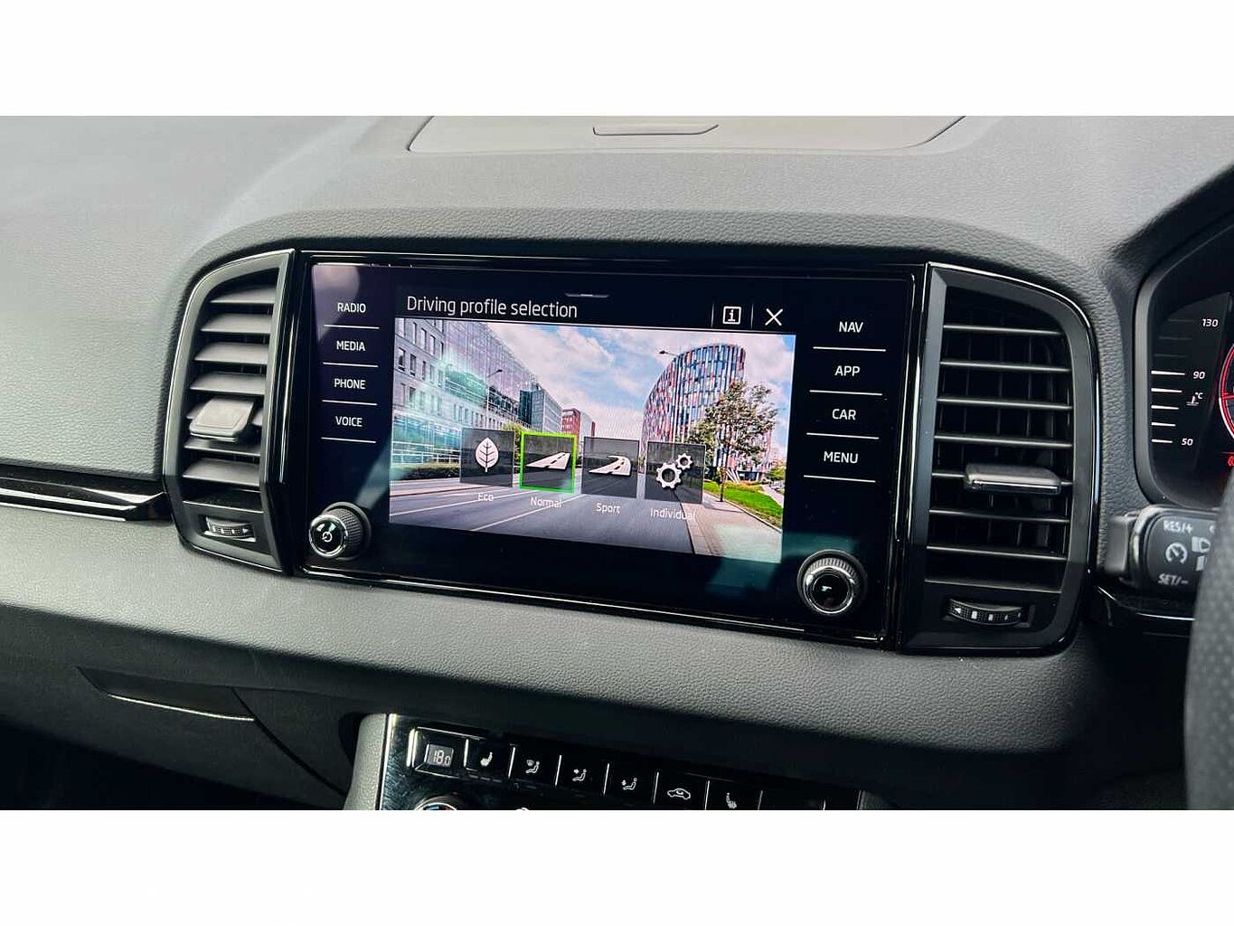 SKODA Karoq SUV 1.5 TSI (150ps) SportLine ACT
