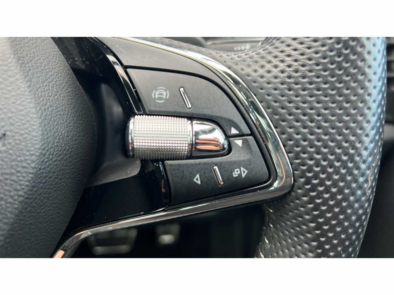 SKODA Karoq SUV 1.5 TSI (150ps) SportLine ACT