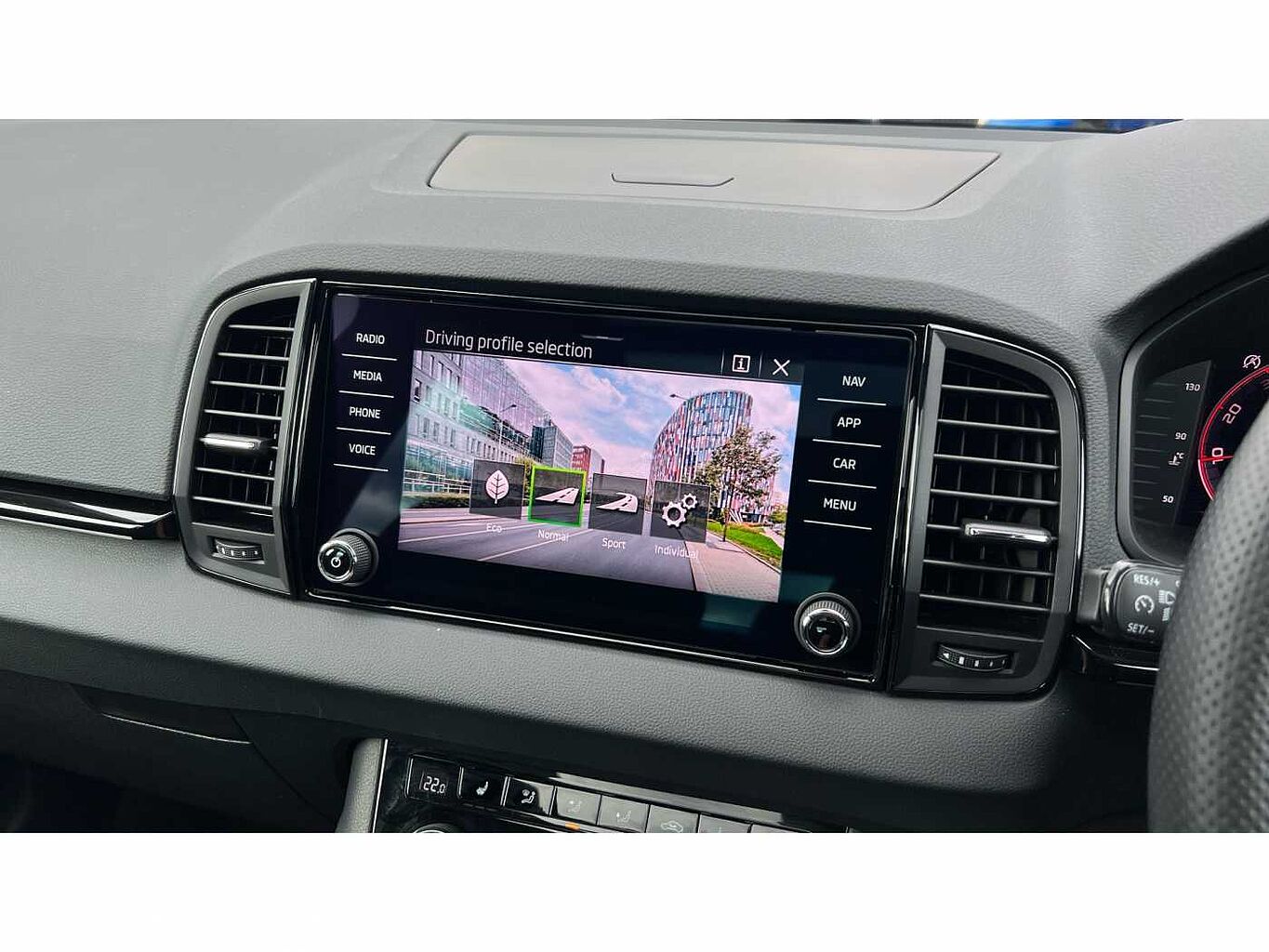 SKODA Karoq SUV 1.5 TSI (150ps) SportLine ACT
