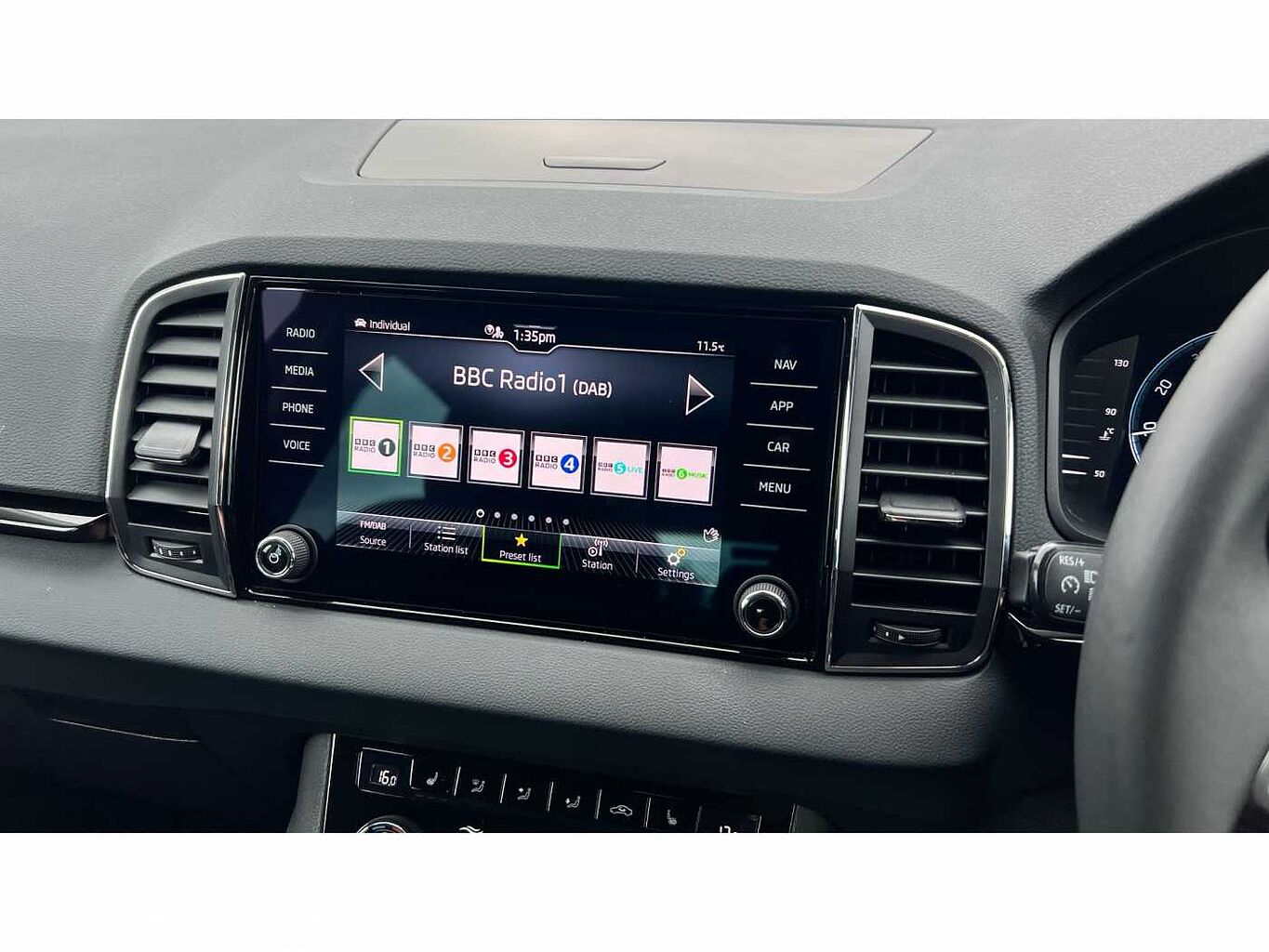 SKODA KAROQ 1.5 TSI SE L 5dr