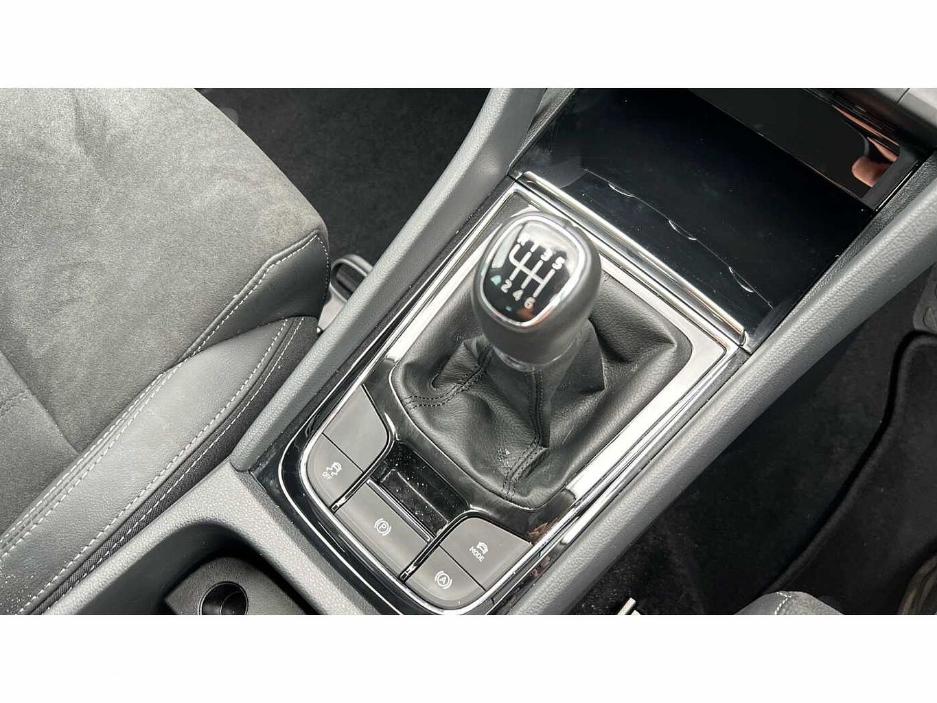 SKODA KAROQ 1.5 TSI SE L 5dr
