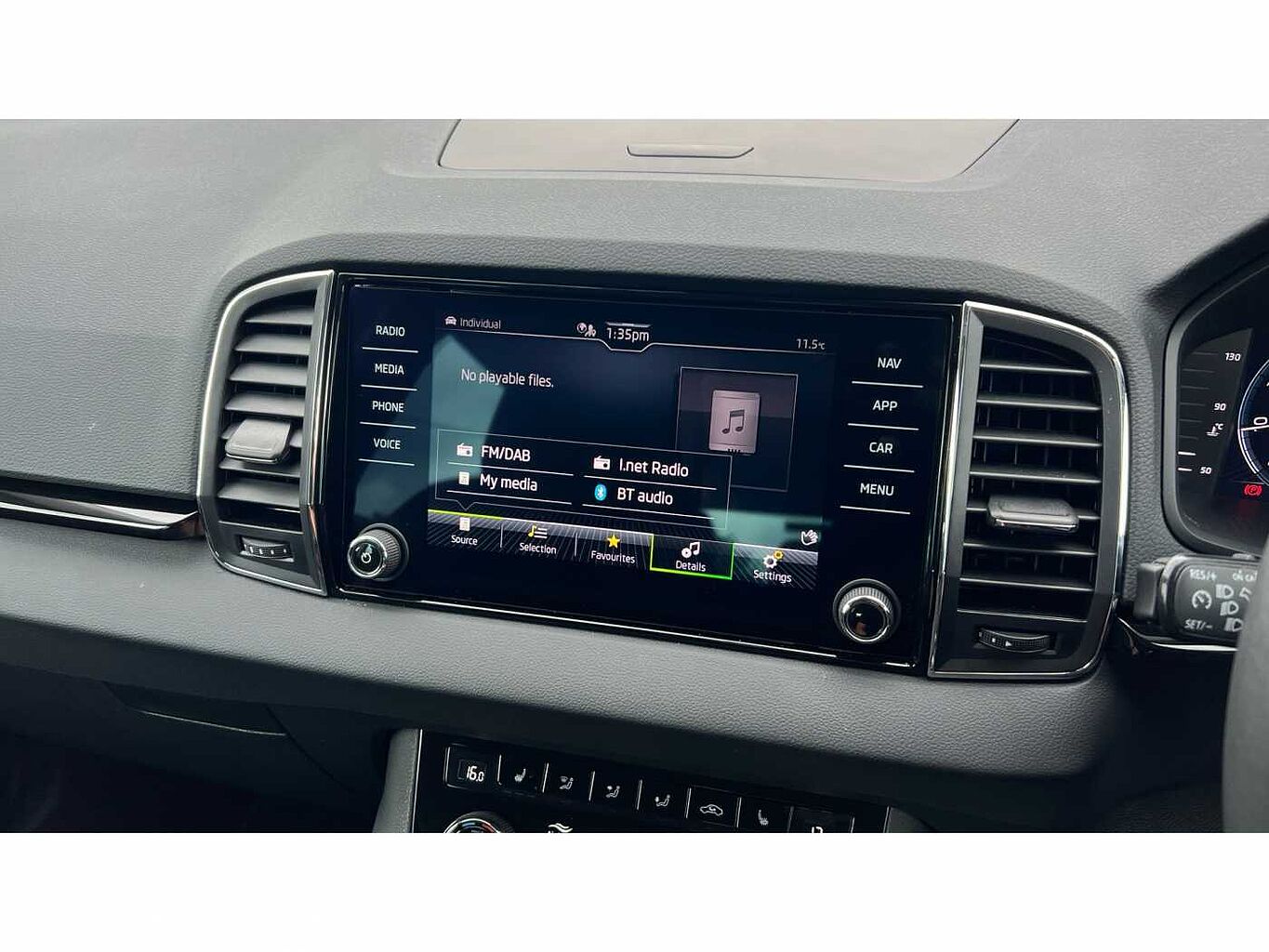 SKODA KAROQ 1.5 TSI SE L 5dr