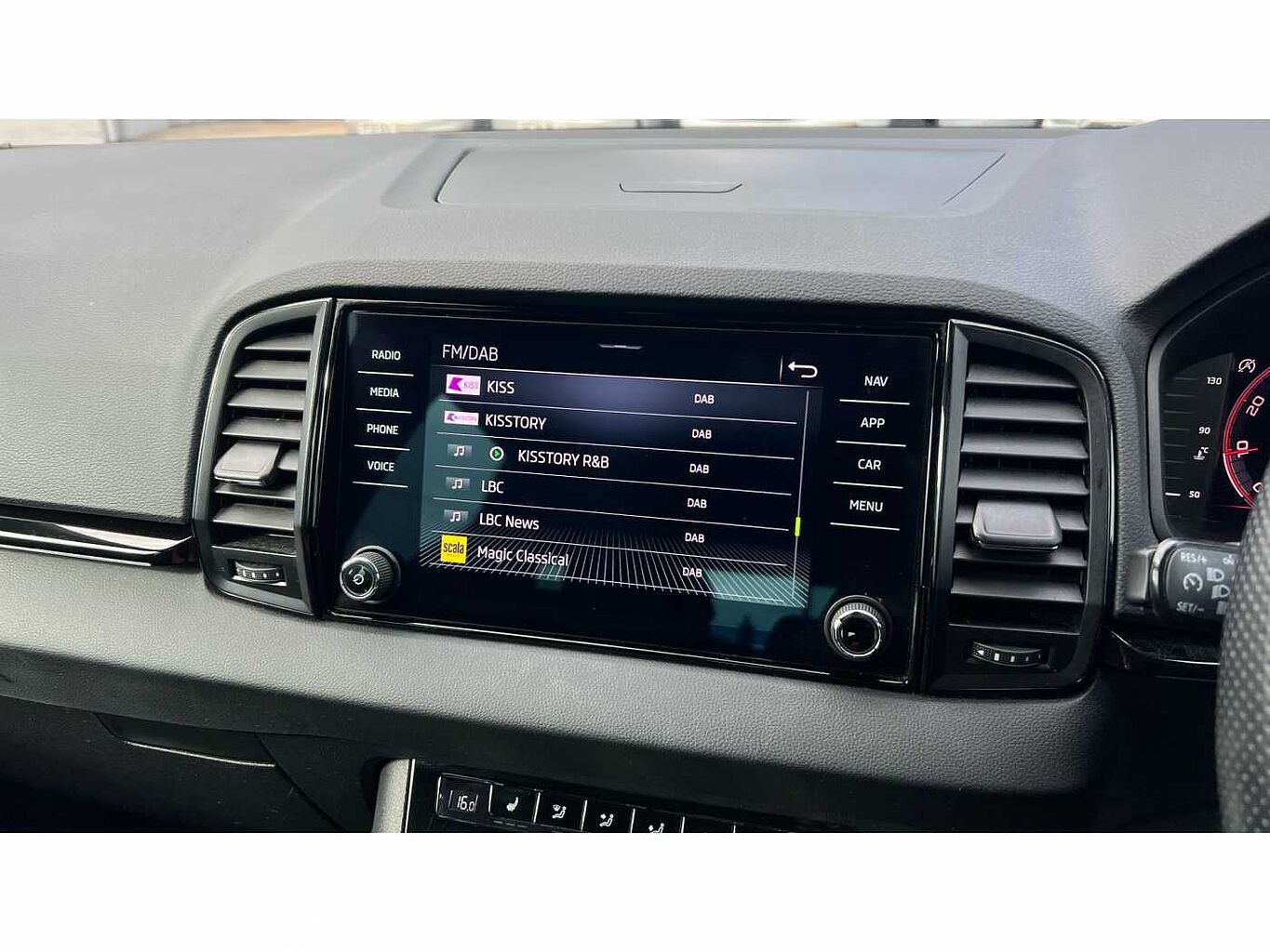 SKODA Karoq SUV 1.5 TSI (150ps) SportLine ACT