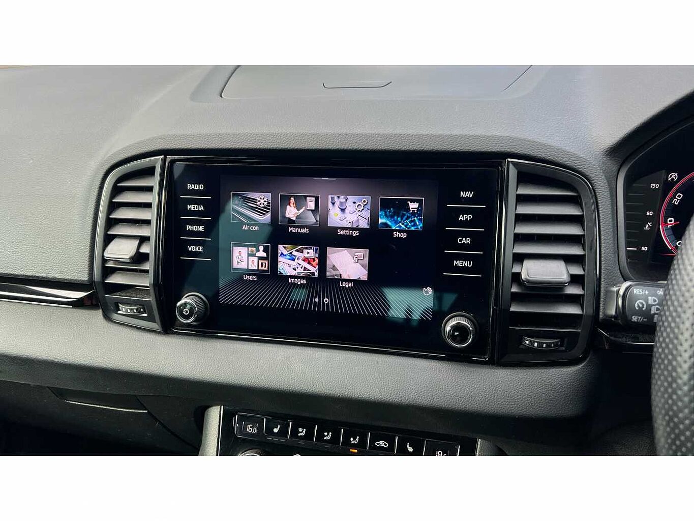 SKODA Karoq SUV 1.5 TSI (150ps) SportLine ACT