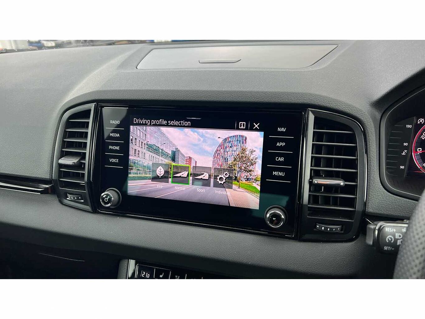 SKODA Karoq SUV 1.5 TSI (150ps) SportLine ACT